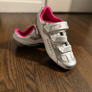 Garneau Cycling Women Shoe. size 40